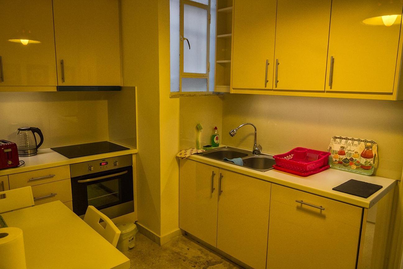 Apartment In The Heart Of The City Атина Екстериор снимка
