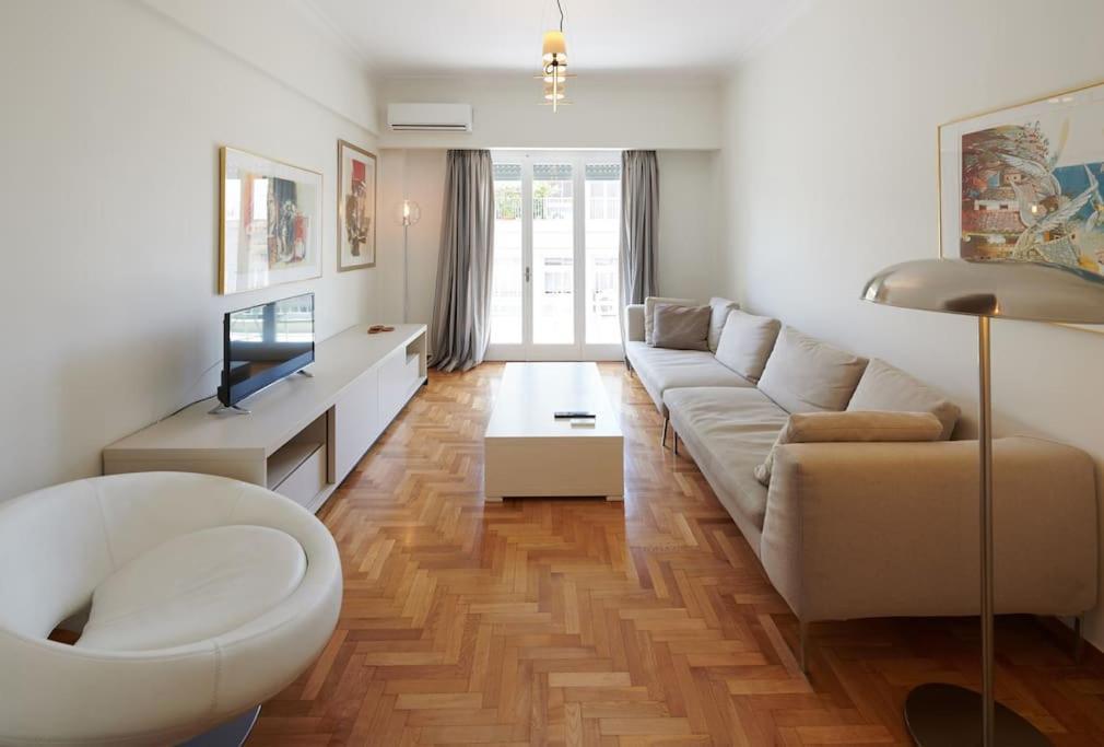 Apartment In The Heart Of The City Атина Екстериор снимка