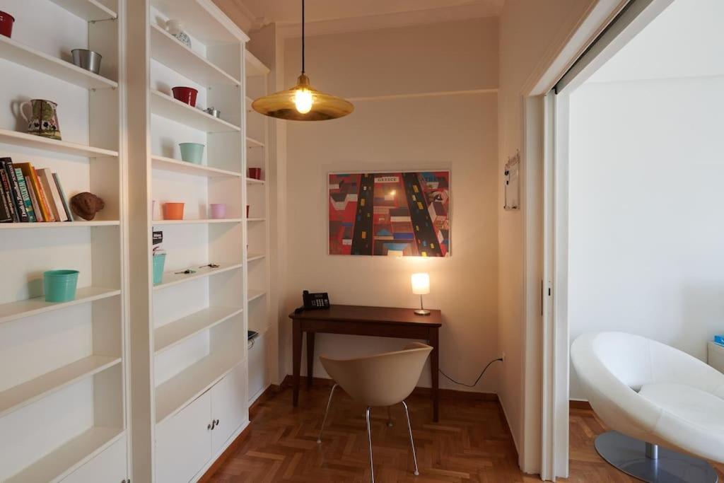 Apartment In The Heart Of The City Атина Екстериор снимка