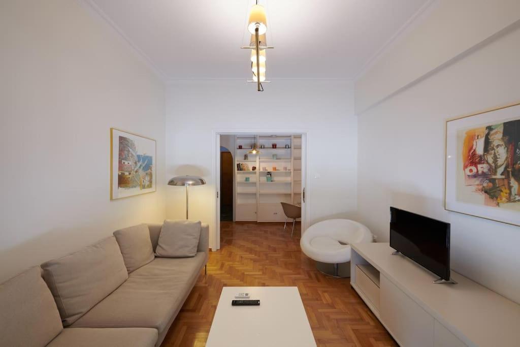 Apartment In The Heart Of The City Атина Екстериор снимка