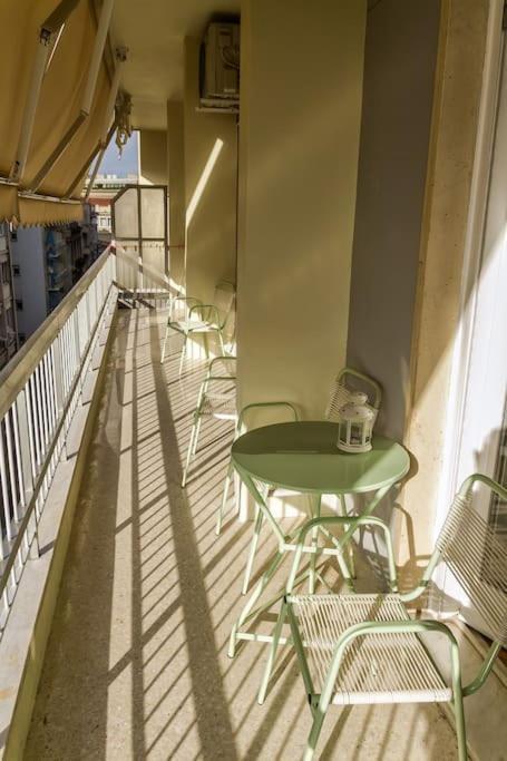 Apartment In The Heart Of The City Атина Екстериор снимка